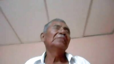 Ένα κοράκι μαλλιαρό πράγμα που έχει σέξι μουνί εισχωρεί