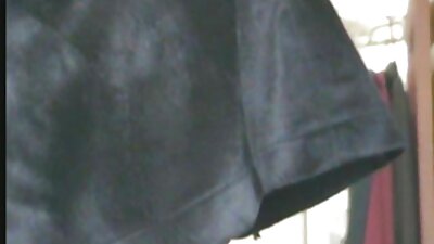 Το ενθουσιασμένο ροδάκινο ξεκινά σεξ στις σκάλες αντί να πηγαίνει στην κρεβατοκάμαρα